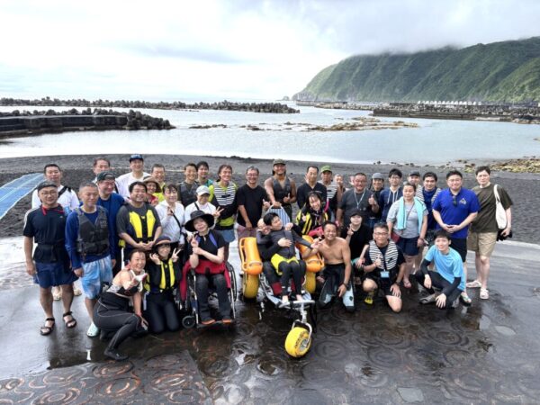 八丈島バリアフリービーチ運営体験ワークショップ参加者