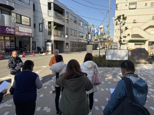 今は史跡はなくとも、ガイドが歴史を伝承