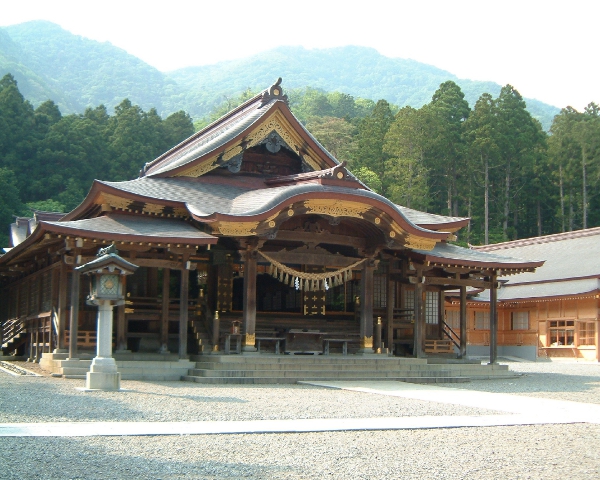 弥彦神社