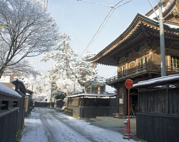 新潟県村上市の黒塀通り