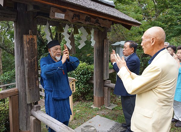 吉水神社の佐藤和彦宮司