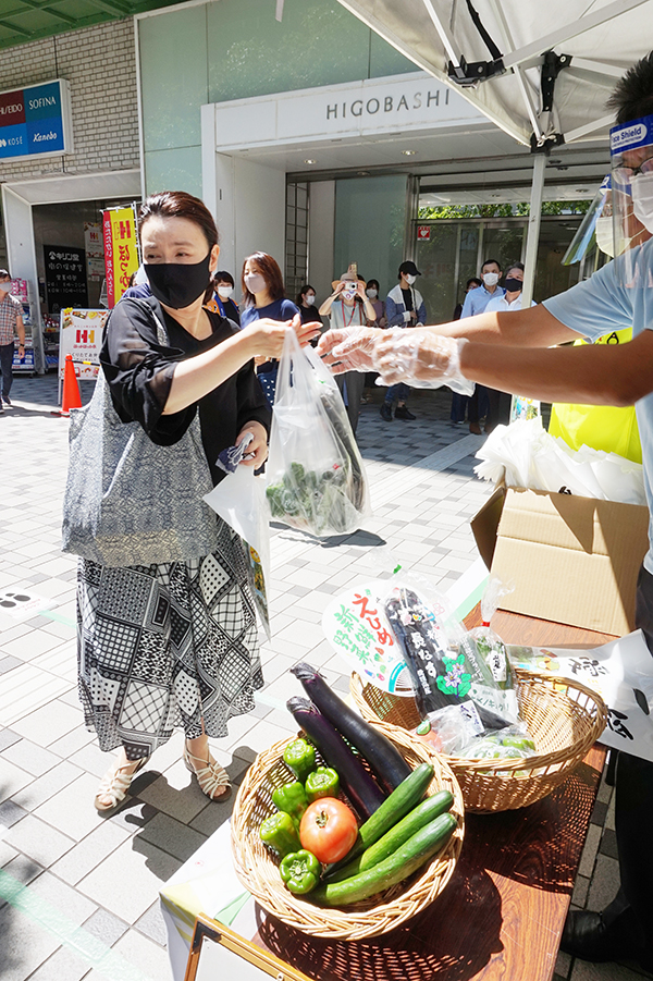 愛媛県産の夏野菜を無料で配布