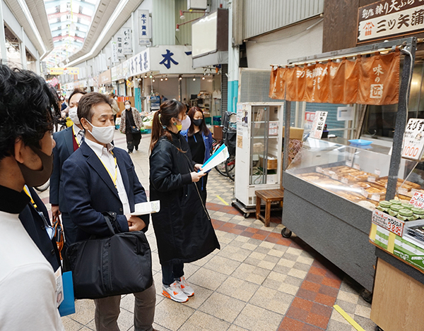 口角ぐいっと笑い旅