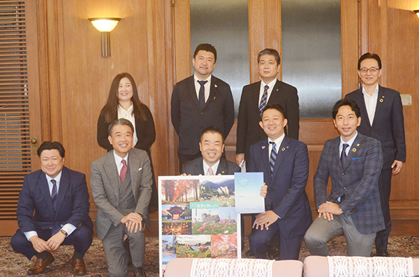 滋賀県旅館組合青年部、三日月知事と意見交換