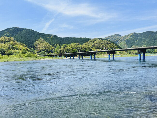 四万十川にかかる佐田沈下橋