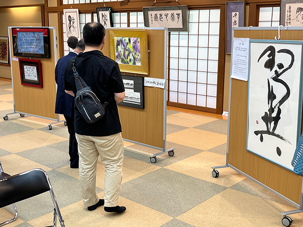 勝尾寺でチャリティー展