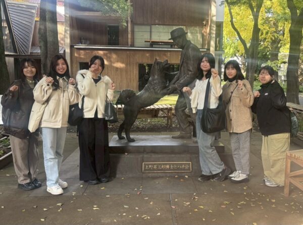 上野英三郎博士とハチ公像と篠原ゼミ生