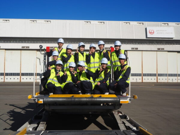 モニターツアー実施時の集合写真 ※提供 NAA