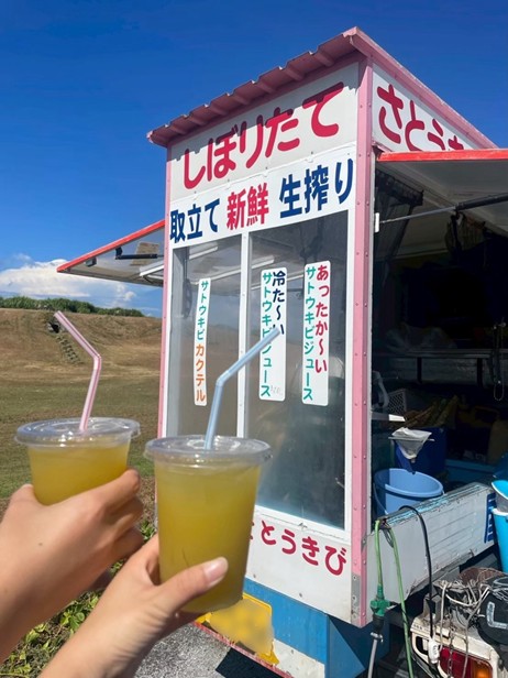 生絞りさとうきびジュースとキッチンカー