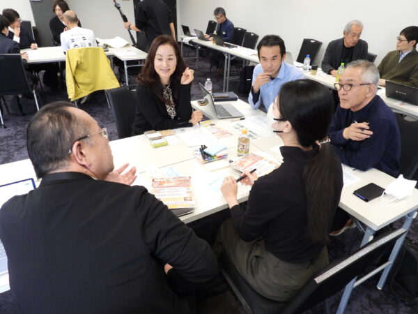 各班で議論が活発に行われた