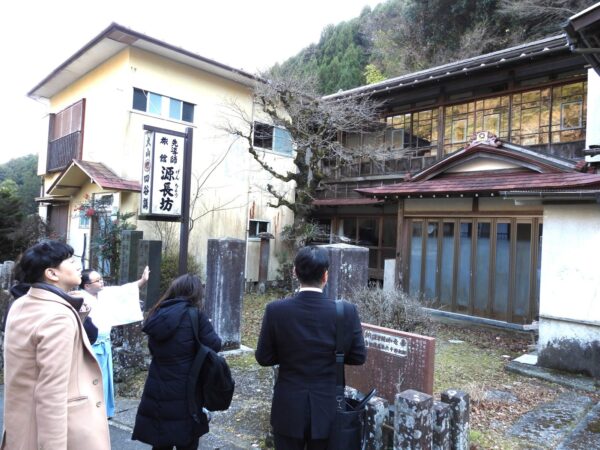 廃業した宿坊。現在は施設の利活用が検討されている