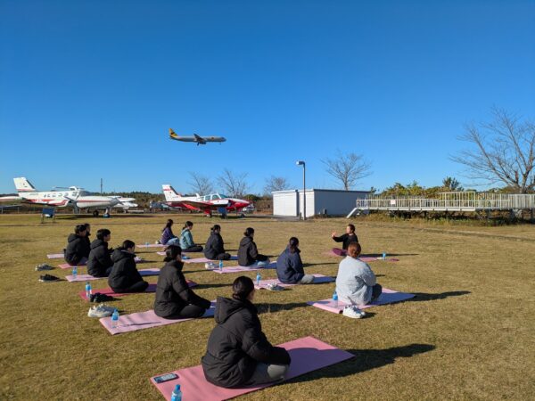 航空機を間近に楽しむピラティス体験 ※提供 NAA