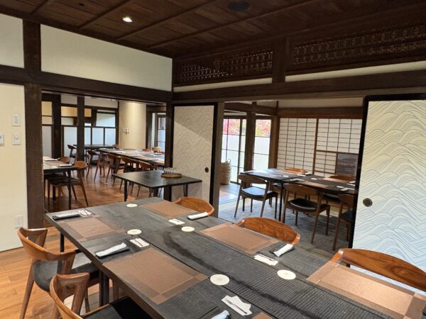 2022年3月には、代々飯沼家当主家族が住み継いてきた築約300年の「母屋」を和食店「きのえねomoya」としてオープン