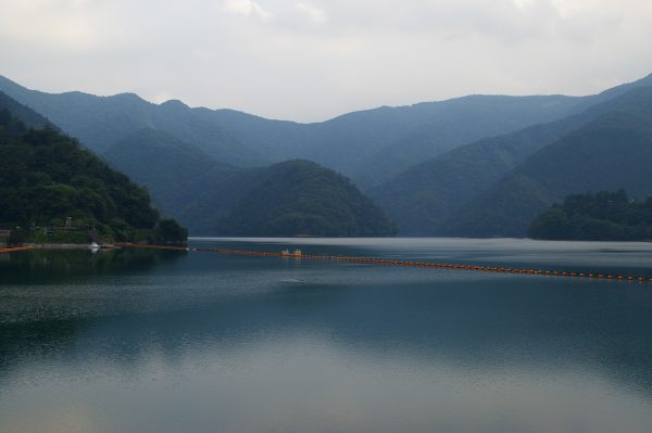 Go To 東京：最西部、苦い日原鍾乳洞と奥多摩湖ドラム缶橋 | 地域情報：本紙 - トラベルニュースat