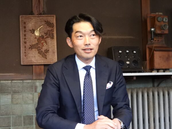 マネジメントの「シンプル」さの重要性を話す飯沼社長